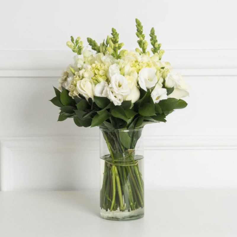 VASO COM FLORES BRANCAS