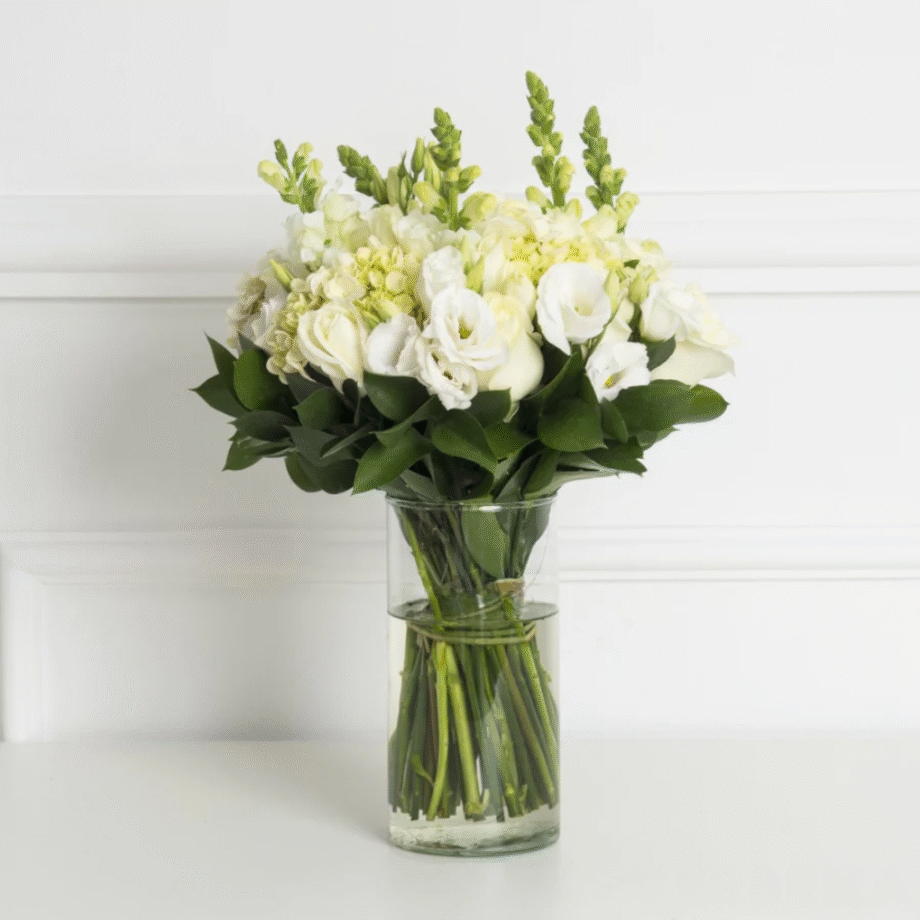 VASO COM FLORES BRANCAS