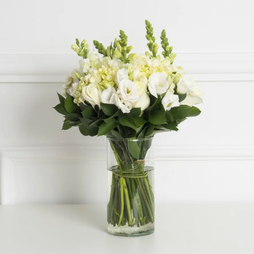 VASO COM FLORES BRANCAS