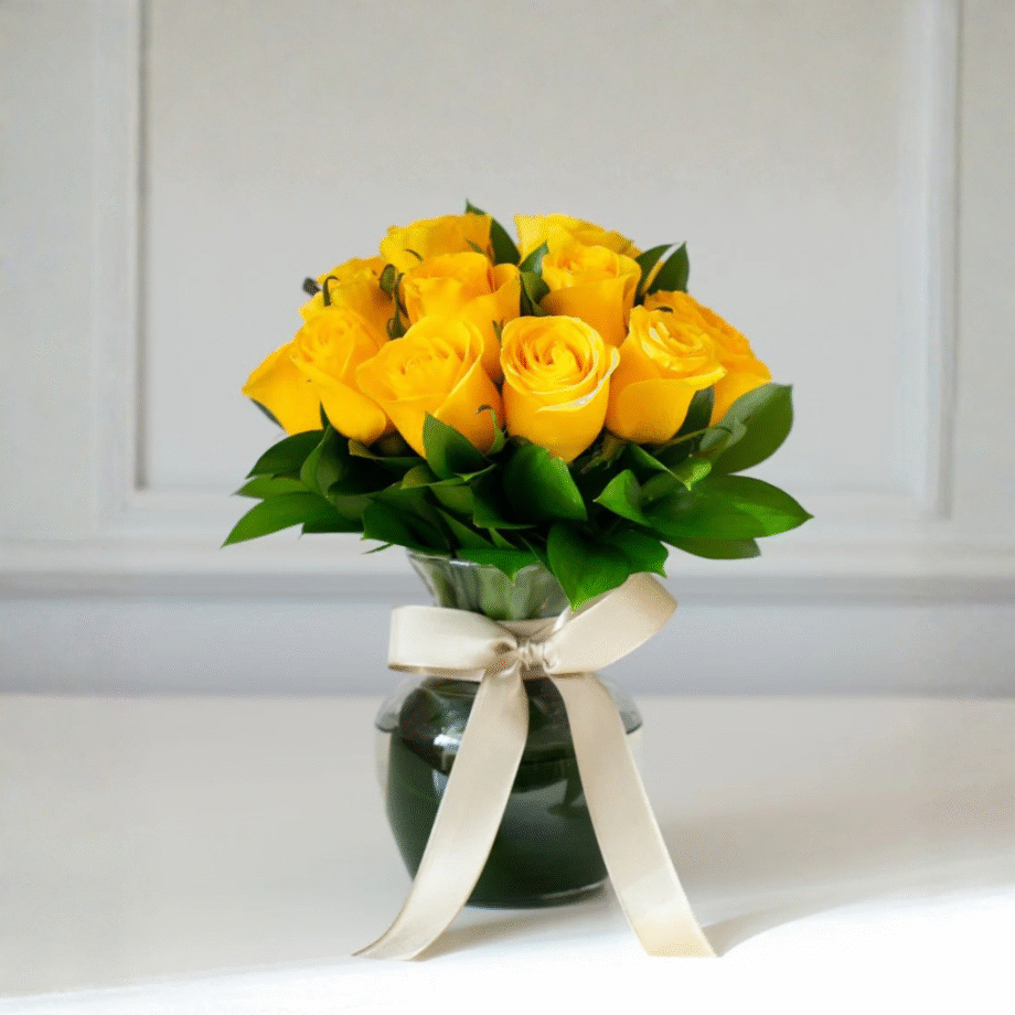 VASO ELISA COM ROSAS AMARELAS