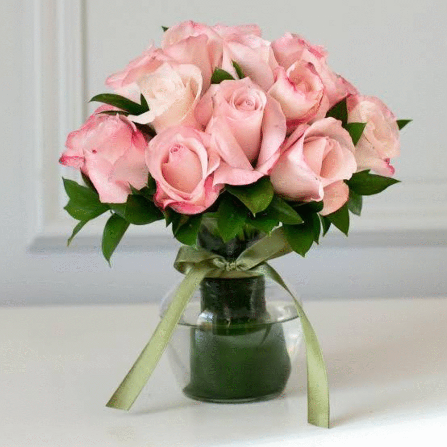 Vaso com rosas cor de rosa flores em Brasília